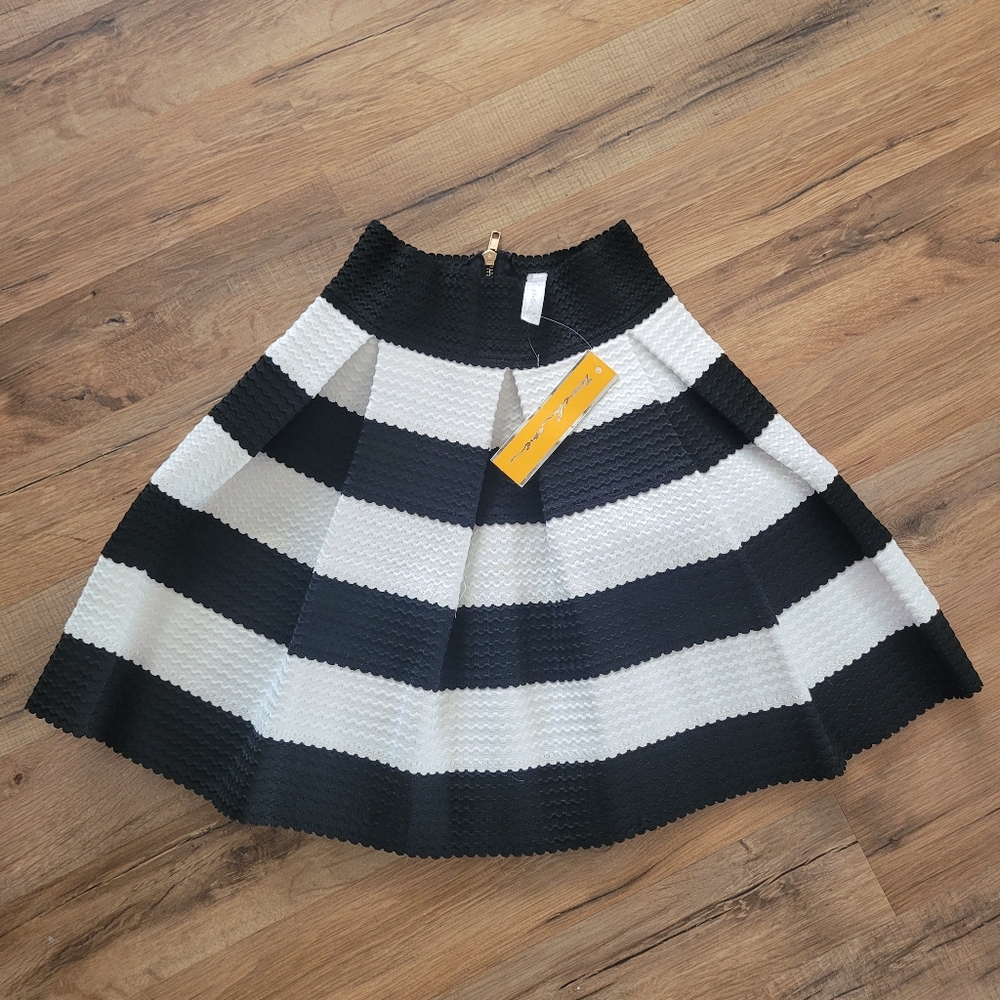Touch Me Black and White Circle Skirt
